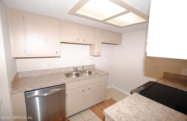 5646 GREATPINE LN N Gallery 4
