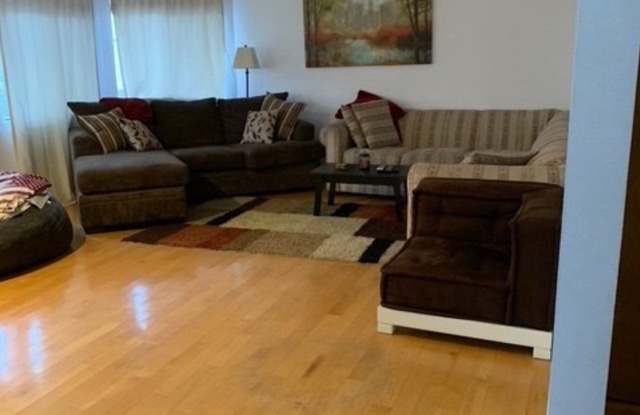 1086 Loma Drive Gallery 4