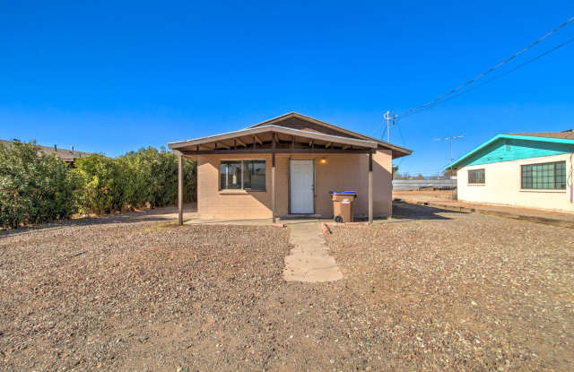 3 Bed + 1.5 Bath + 1008 SF single family home in Coolidge neighborhood - 342 West Taylor Avenue, Coolidge, AZ 85128