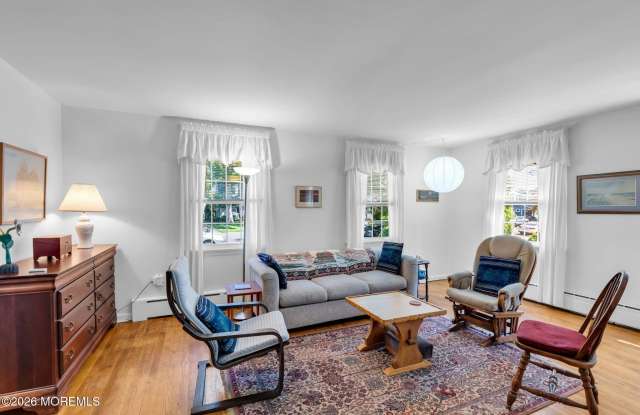 720 Crescent Place Gallery 4