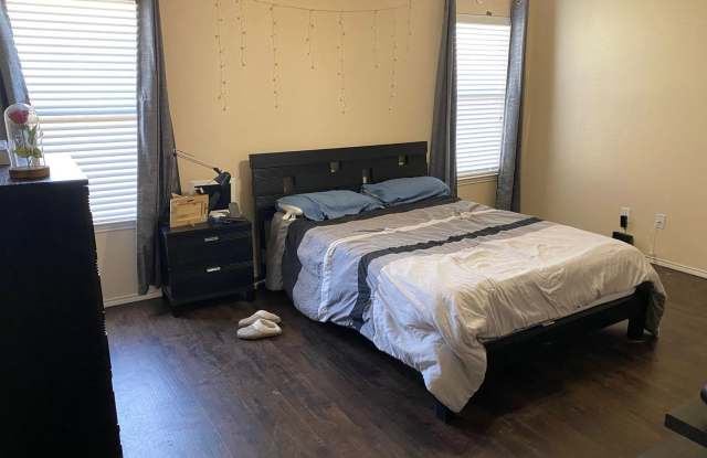 12724 Northern Pine Drive Gallery 3