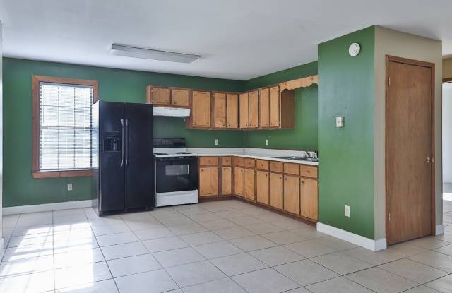 2 BD 1 BA DUPLEX! Gallery 2
