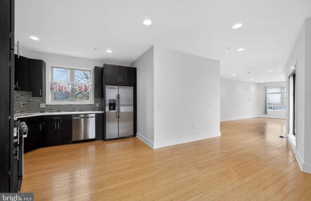 920 N FRONT Street photos photos