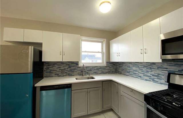 250-20 Hook Creek Boulevard Gallery 4