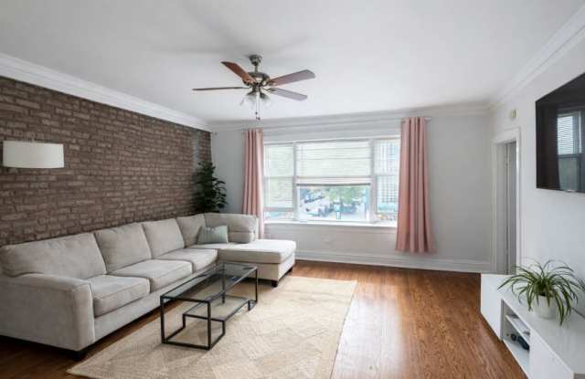 2461 North Clark photos photos