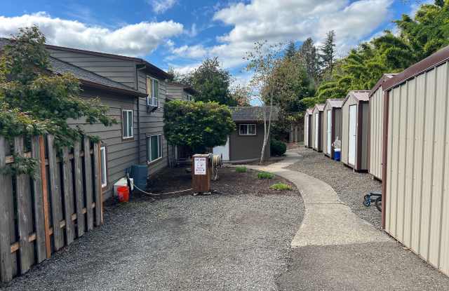 Small Peaceful Property on Acreage Gallery 4