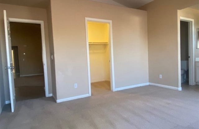 5010 Paradise Harbor Place Gallery 3