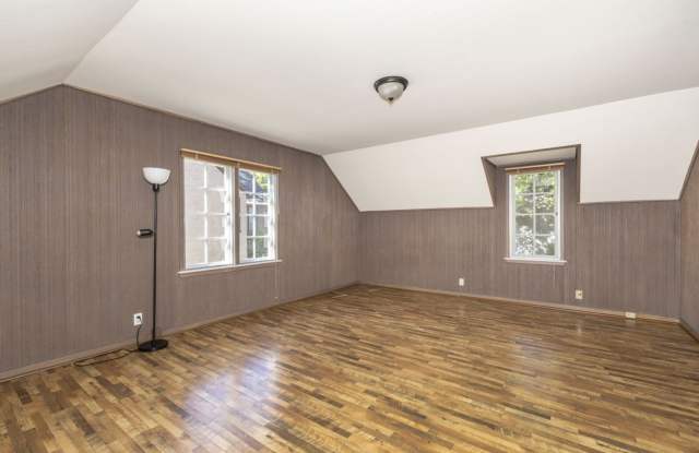 1 Bed, 1 Bath Standalone ADU w/ Laundry & Private Yard in Prestigious Crescent Park Gallery 3