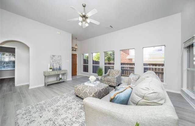 7533 Petersburgh Place Gallery 4