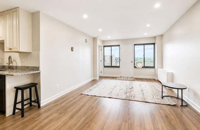 5340 HOLMES RUN Parkway Gallery 2