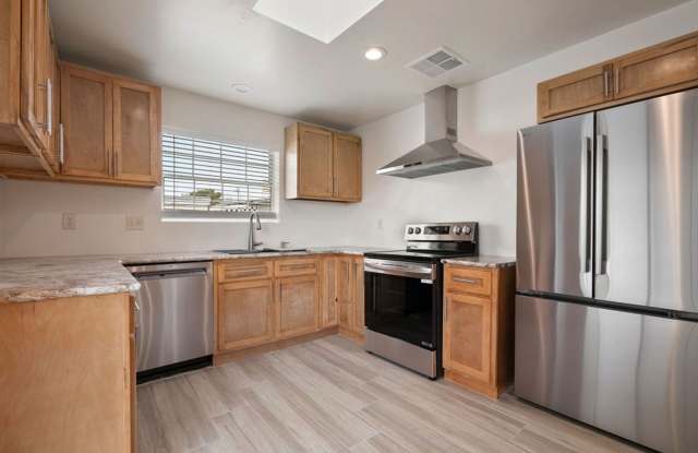 Beautiful Remodeled 3 Bedroom Duplex photos photos