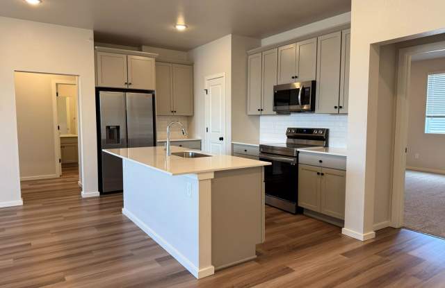 Beautiful Home in Windsor with Internet Included! photos photos
