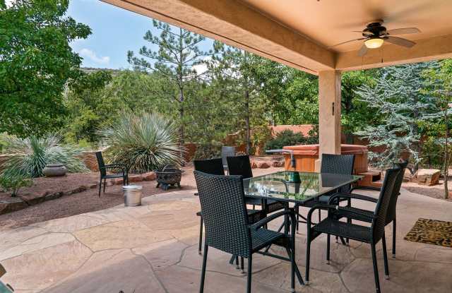 Home on Oak Creek Golf Resort, Pets + Hot Tub! Gallery 4