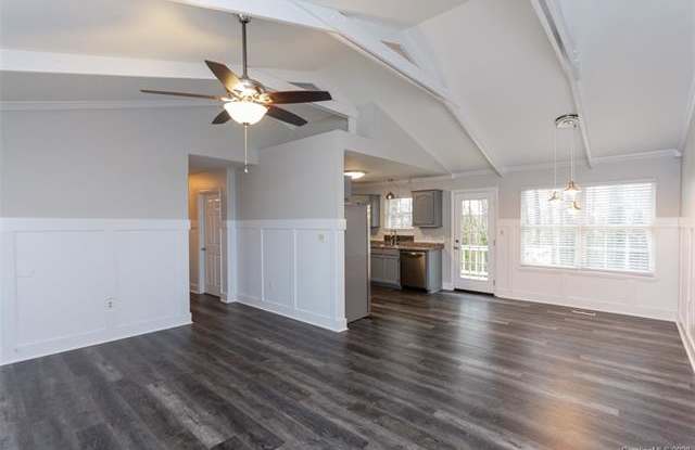 216 Hillside Avenue SW Gallery 4