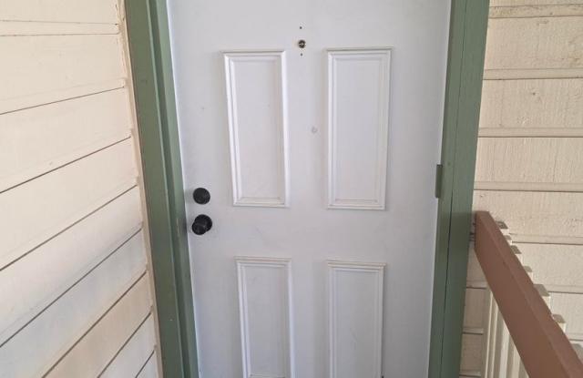 Kent east hill condo - 2 bedroom with vaulted ceiling, 2 bathrooms, ready for move in now! Gallery 4