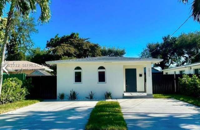 6820 SW 13th Ter Gallery 2