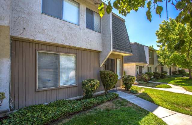 Charming 3-Bedroom Townhome in Riverside – Space, Comfort & Convenience! Gallery 3