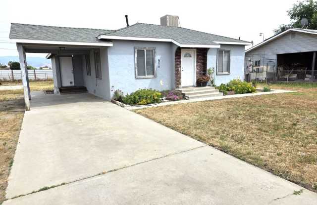 Updated 2 Bedroom 1 Bath Home on Large Lot photos photos