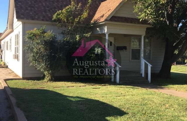 Affordable 1 Bedroom Duplex Near ACU Gallery 1