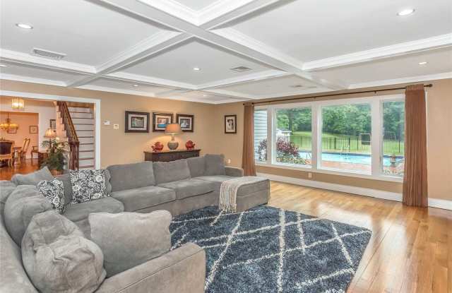 343 Oyster Bay Road Gallery 4
