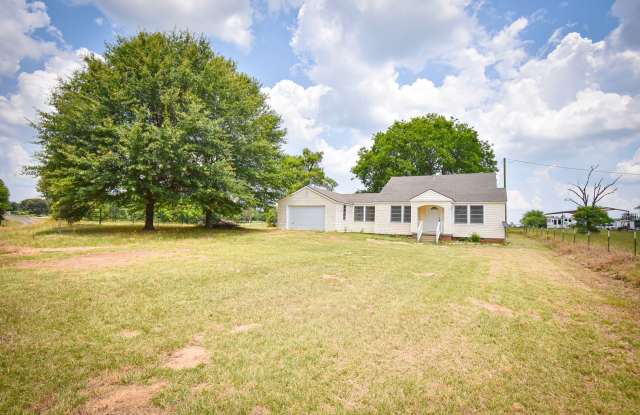 2 Bedroom 1 Bath On Acreage in Lindale ISD! Gallery 3