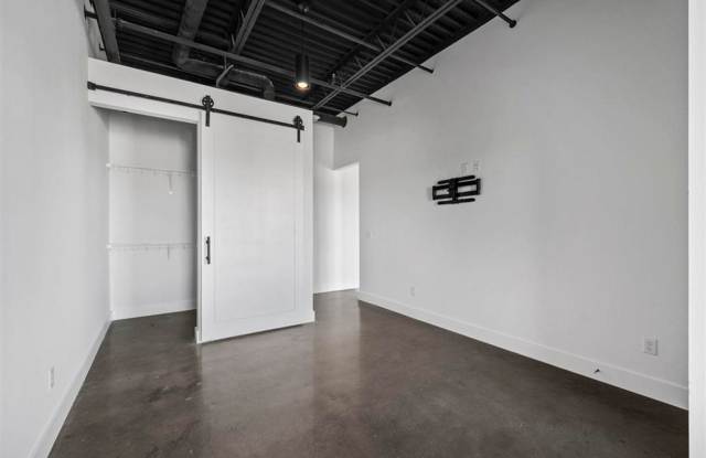 1131 Fairview Avenue Gallery 3