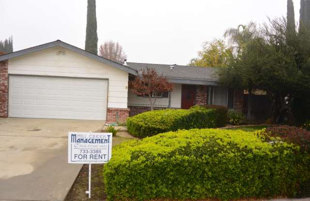 South West Visalia home for Rent! Yard Care Included-off Giddings near Whitendale. - 1106 West Evans Avenue, Visalia, CA 93277