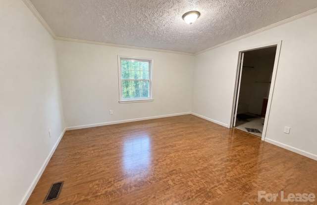 1330 Mecklenburg Highway Gallery 4