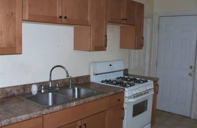 Fenced in Yard-3 Bed 1 Bath House! photos photos