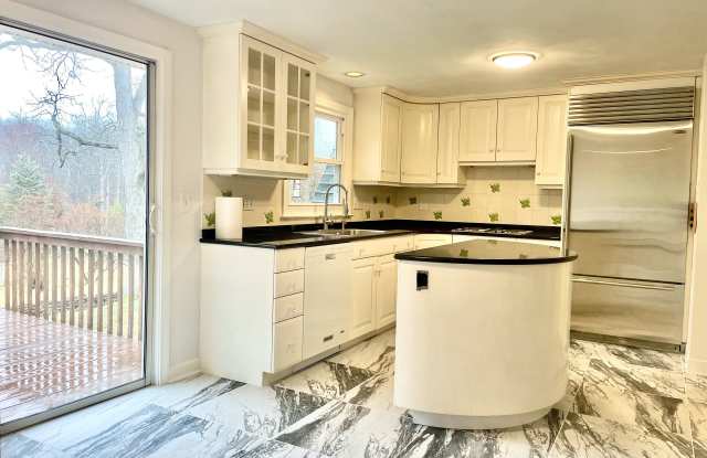 661 Chestnut Hill Road Gallery 3