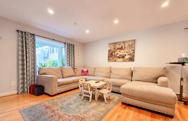 9910 KINGSBRIDGE Drive Gallery 4