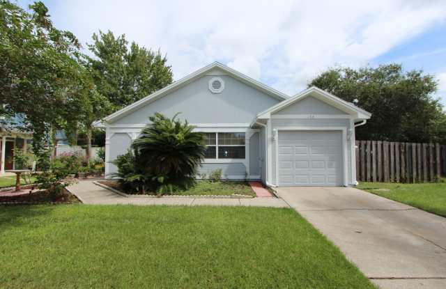 Beautiful 3/2 Home Located In Waterford Lakes Community...Perfect For Any Family!!! photos photos