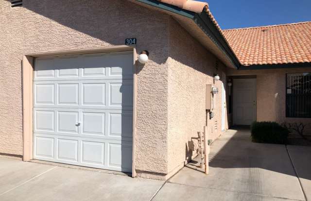 Beautiful Single Story Townhome - Available for Immediate Move In! Gallery 3
