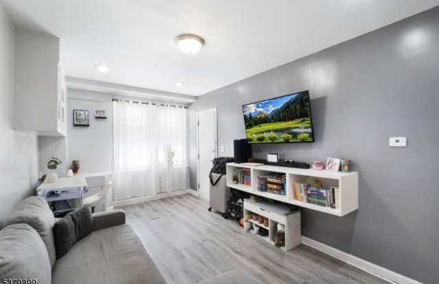 279 Belmont Ave photos photos