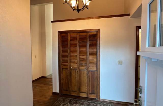 Beautiful Single Level Home in Mapletree for Rent on a HUGE Lot - 10006 NE 67th St Gallery 4