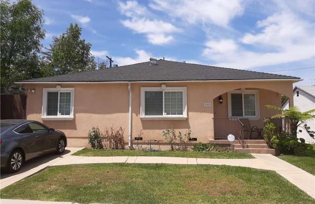 5927 Balcom Avenue Gallery 2