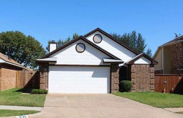 939 Boxwood Drive - 939 Boxwood Dr, Lewisville, TX 75067