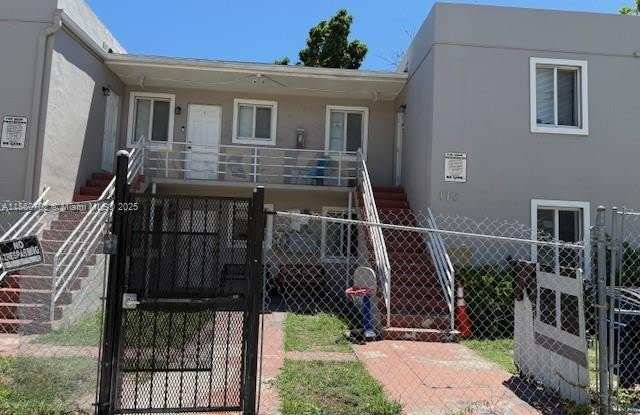 172 NW 12th St photos photos
