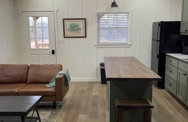 5040 Rustic Lane - A Gallery 4