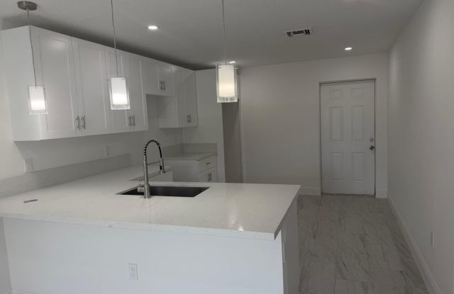 4880 Alberta Avenue Gallery 3