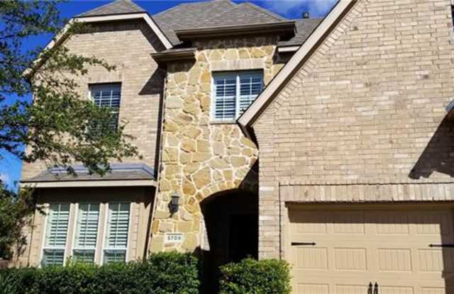 5709 New Castle Drive Gallery 3