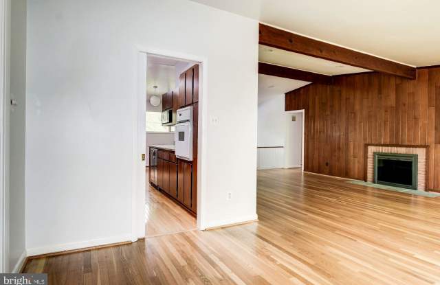 8307 WHITMAN DRIVE Gallery 4