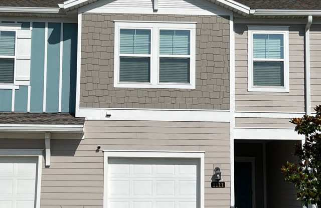 Newer Home just Minutes from Beach and Mayport Naval Station! photos photos
