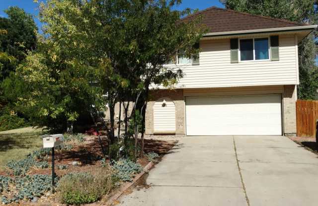 Spacious 3 Bedroom Home in Meadowood with Large Backyard!! - 3358 South Nucla Way, Aurora, CO 80013