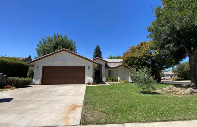 NW Visalia Home with pool Available soon photos photos