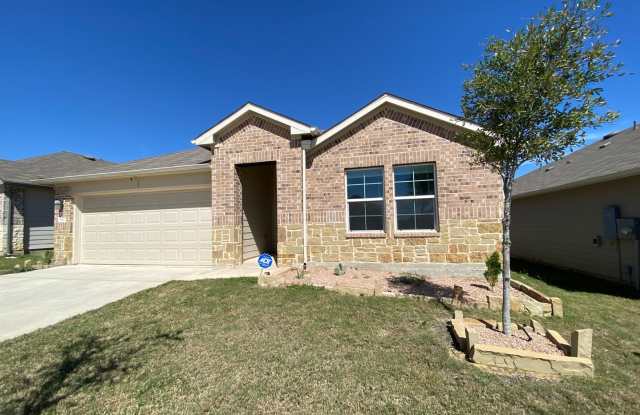 4/2/2 in Arroyo Ranch -Seguin/ Community Pool, Playground  Lawn / Seguin ISD. 2 weeks free rent off the first full month. photos photos