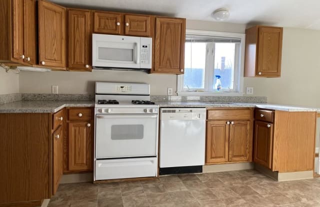 371 Lincoln Ave - 371 Lincoln Avenue, Saugus, MA 01906