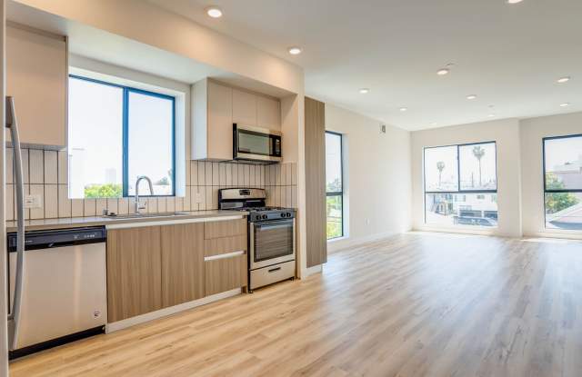 1540 South Hayworth Avenue photos photos