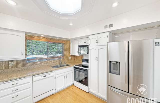 Spacious 2B/2BA condo available in San Carlos! - 6868 Hyde Park Drive, San Diego, CA 92119