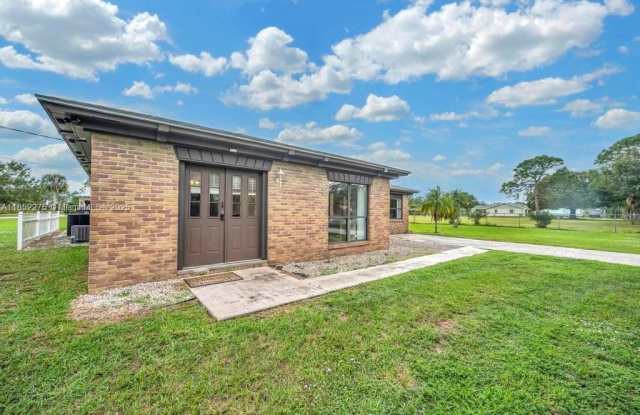 1803 E Easy St photos photos